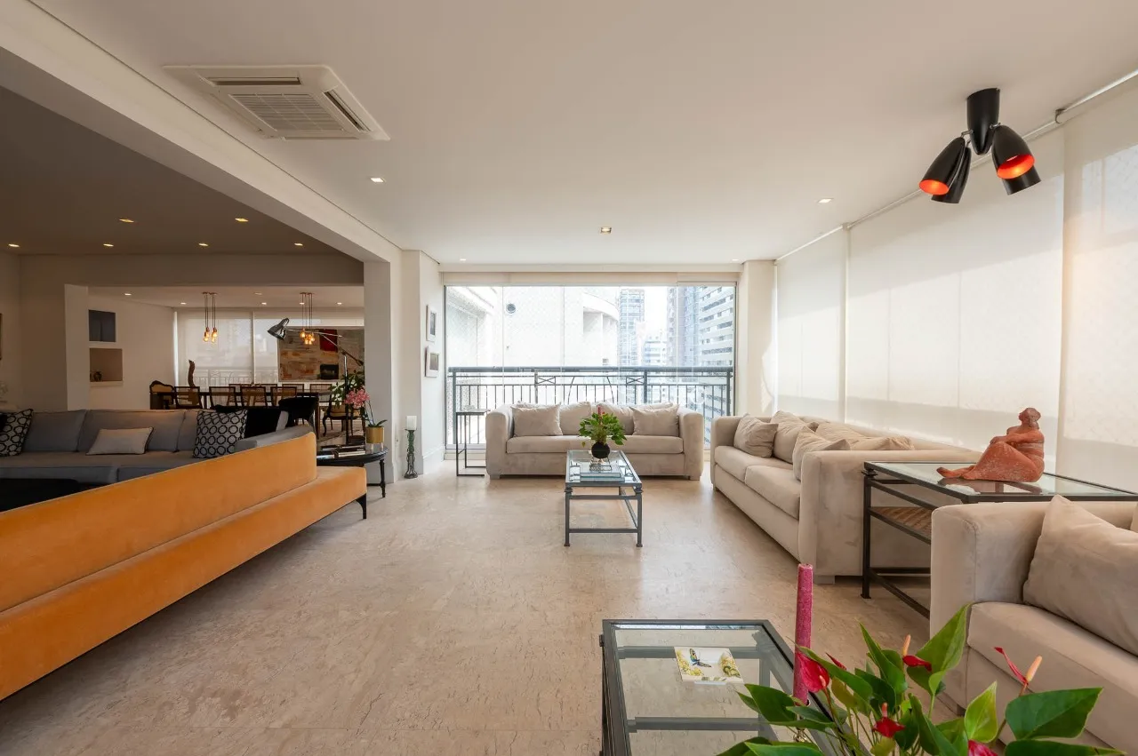 Apartamento com living amplo e muita luz natural em Moema – 22138