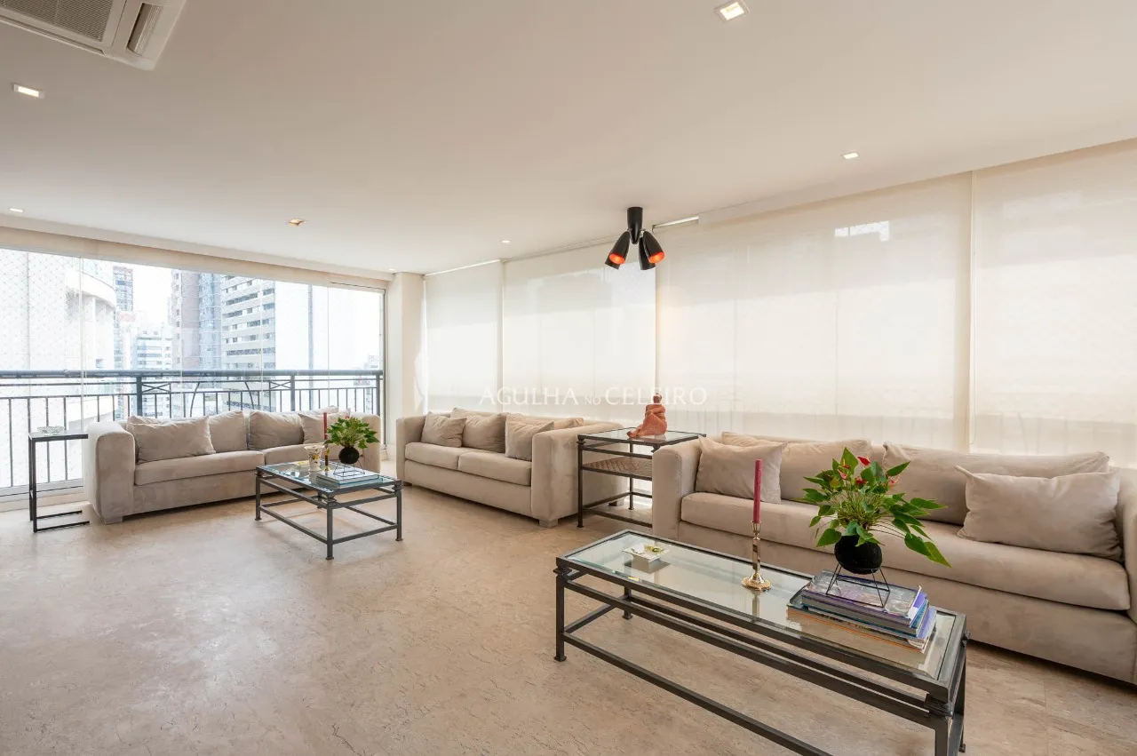 Apartamento com living amplo e muita luz natural em Moema – 22138
