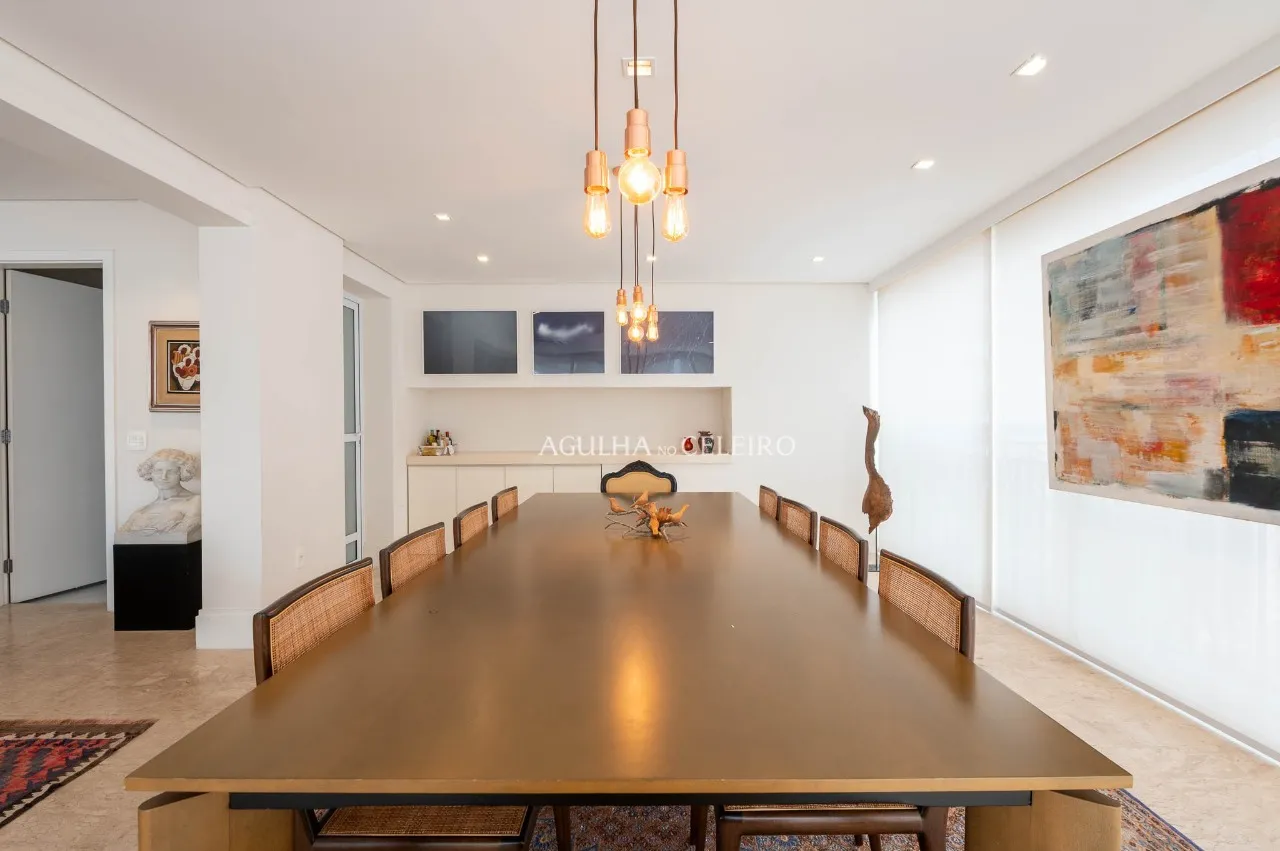 Apartamento com living amplo e muita luz natural em Moema – 22138