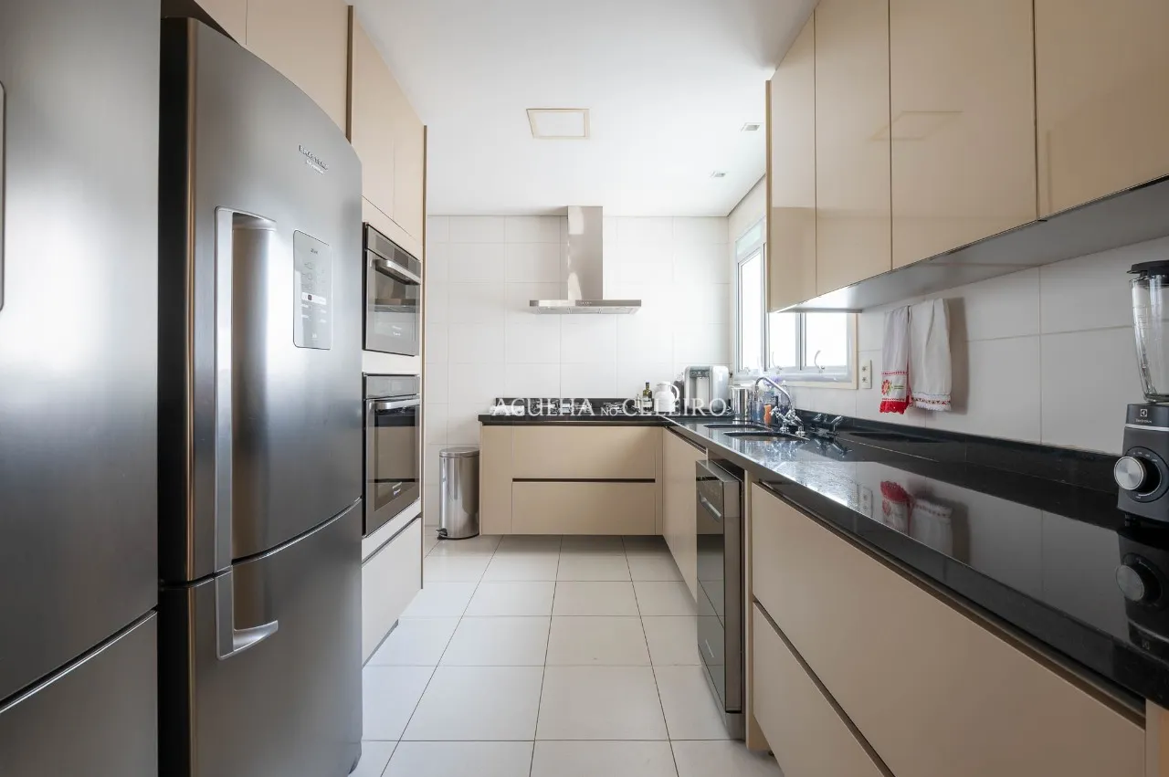 Apartamento com living amplo e muita luz natural em Moema – 22138