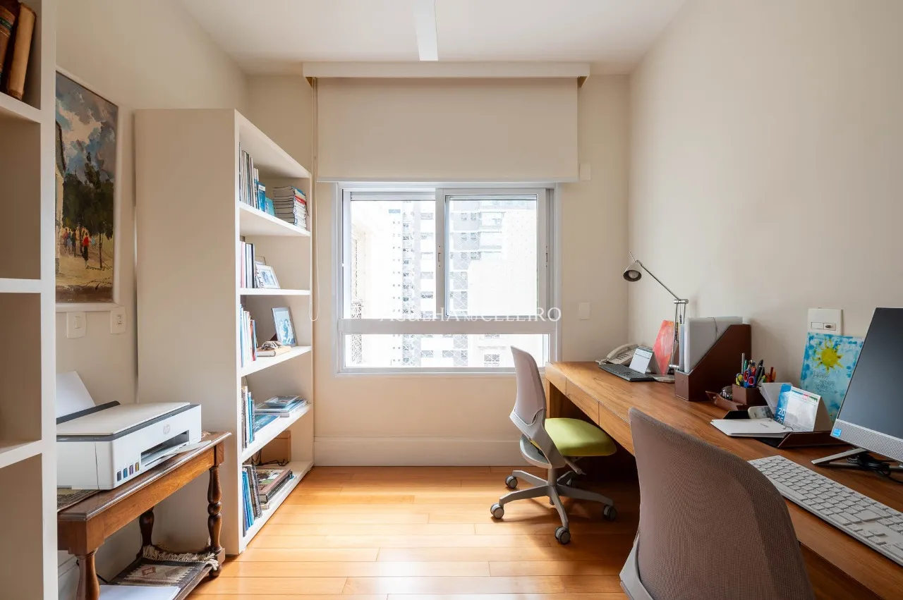 Apartamento com living amplo e muita luz natural em Moema – 22138