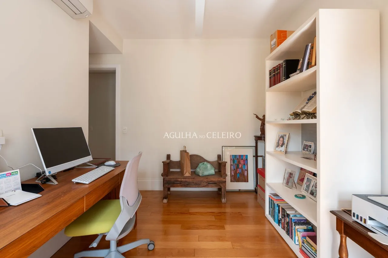 Apartamento com living amplo e muita luz natural em Moema – 22138