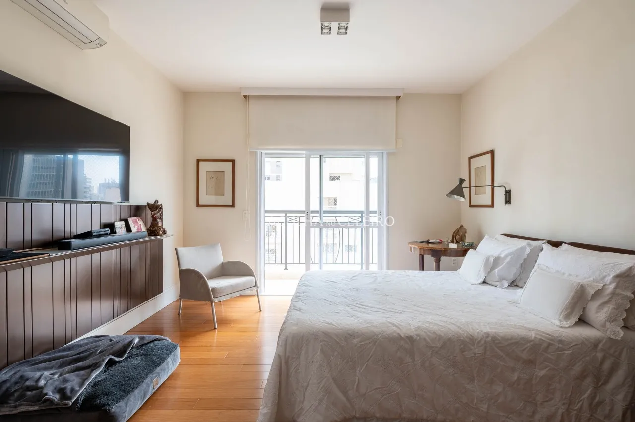 Apartamento com living amplo e muita luz natural em Moema – 22138