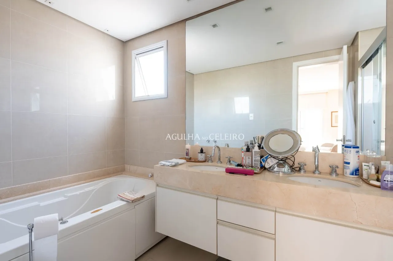 Apartamento com living amplo e muita luz natural em Moema – 22138