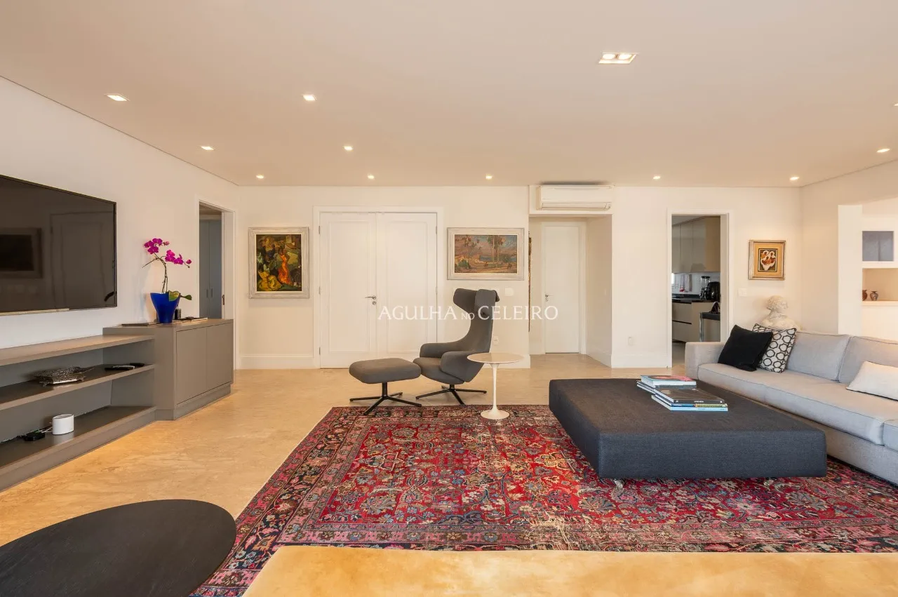 Apartamento com living amplo e muita luz natural em Moema – 22138