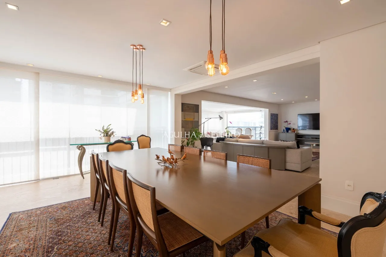 Apartamento com living amplo e muita luz natural em Moema – 22138