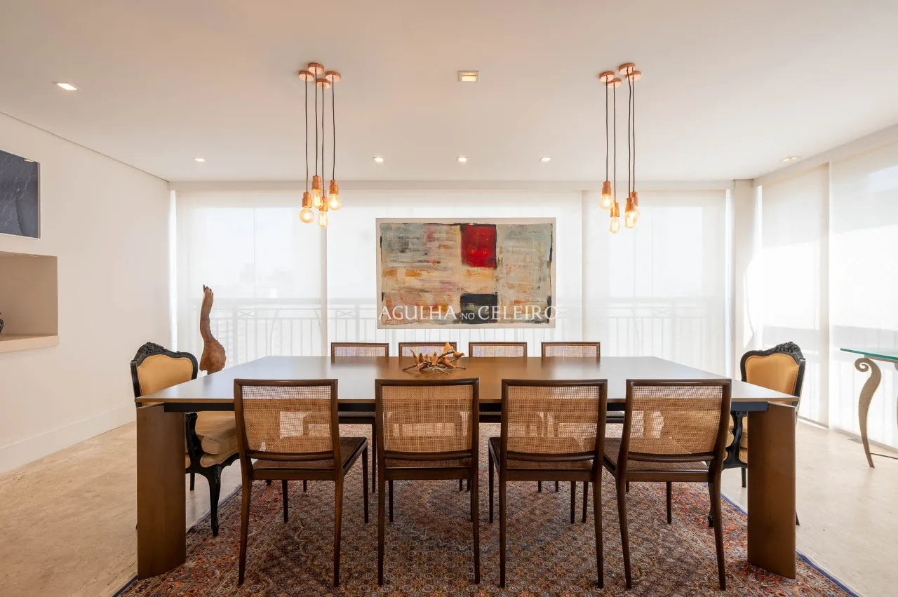 Apartamento com living amplo e muita luz natural em Moema – 22138