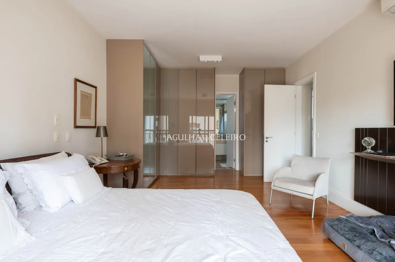 Apartamento com living amplo e muita luz natural em Moema – 22138