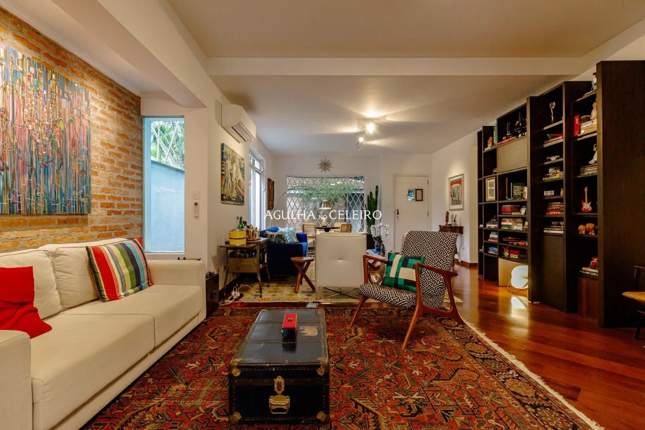 Casa charmosa no Jardim Europa, na melhor localização do bairro. – 22180