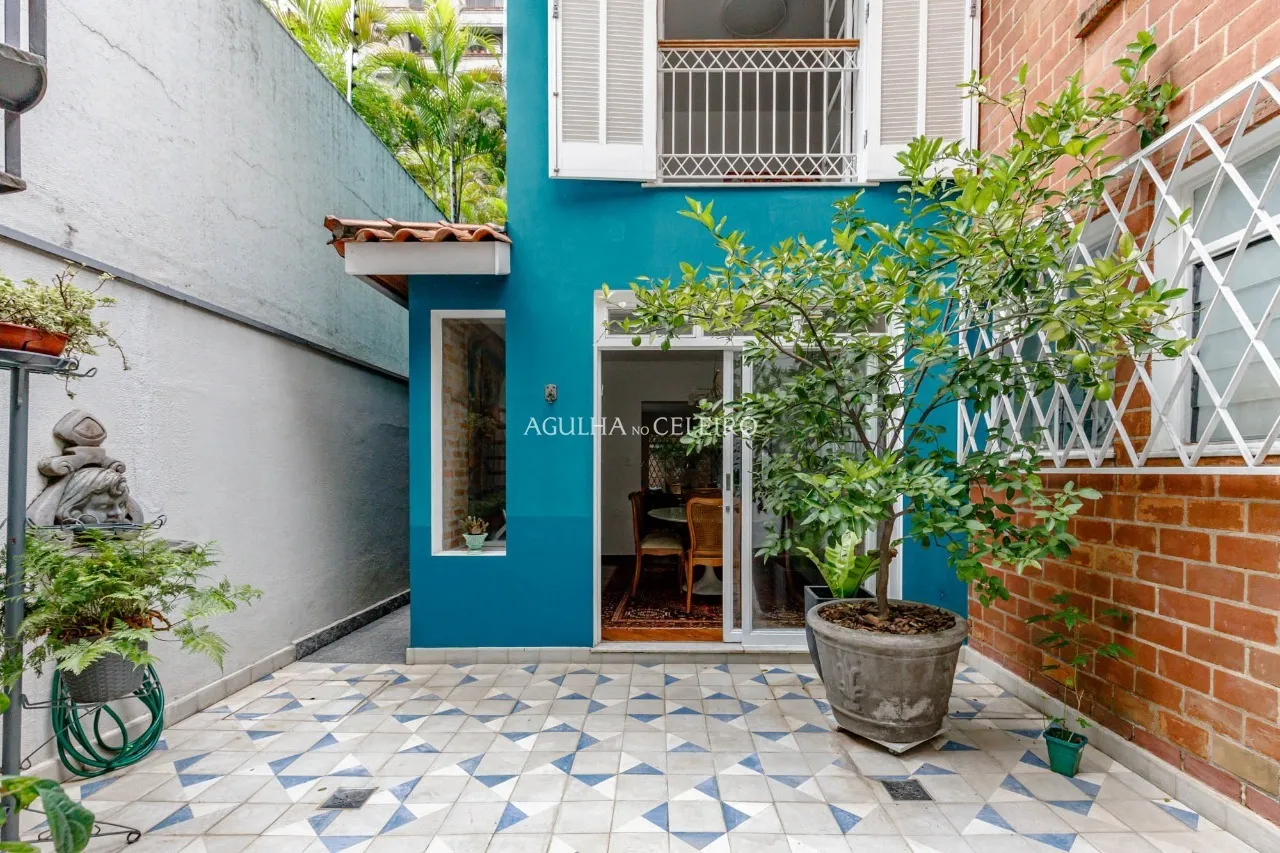 Casa charmosa no Jardim Europa, na melhor localização do bairro. – 22180