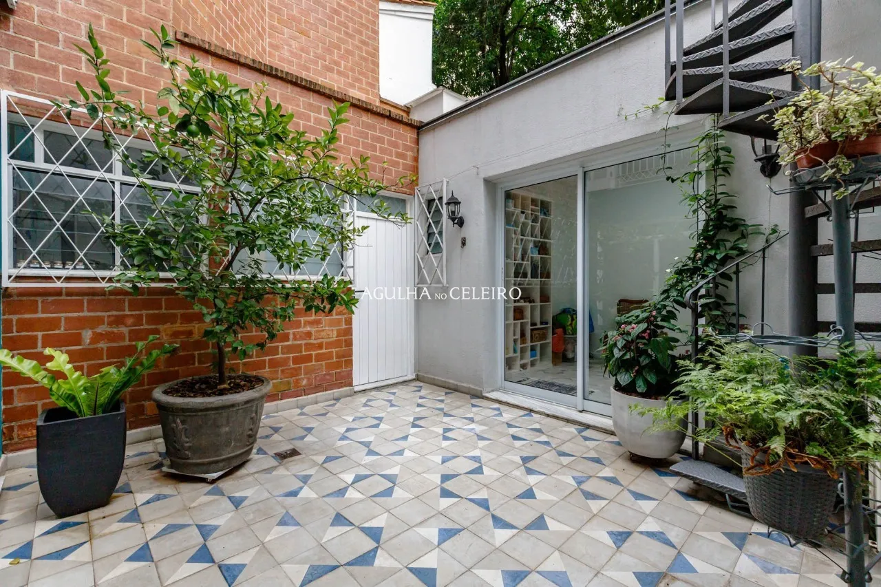 Casa charmosa no Jardim Europa, na melhor localização do bairro. – 22180