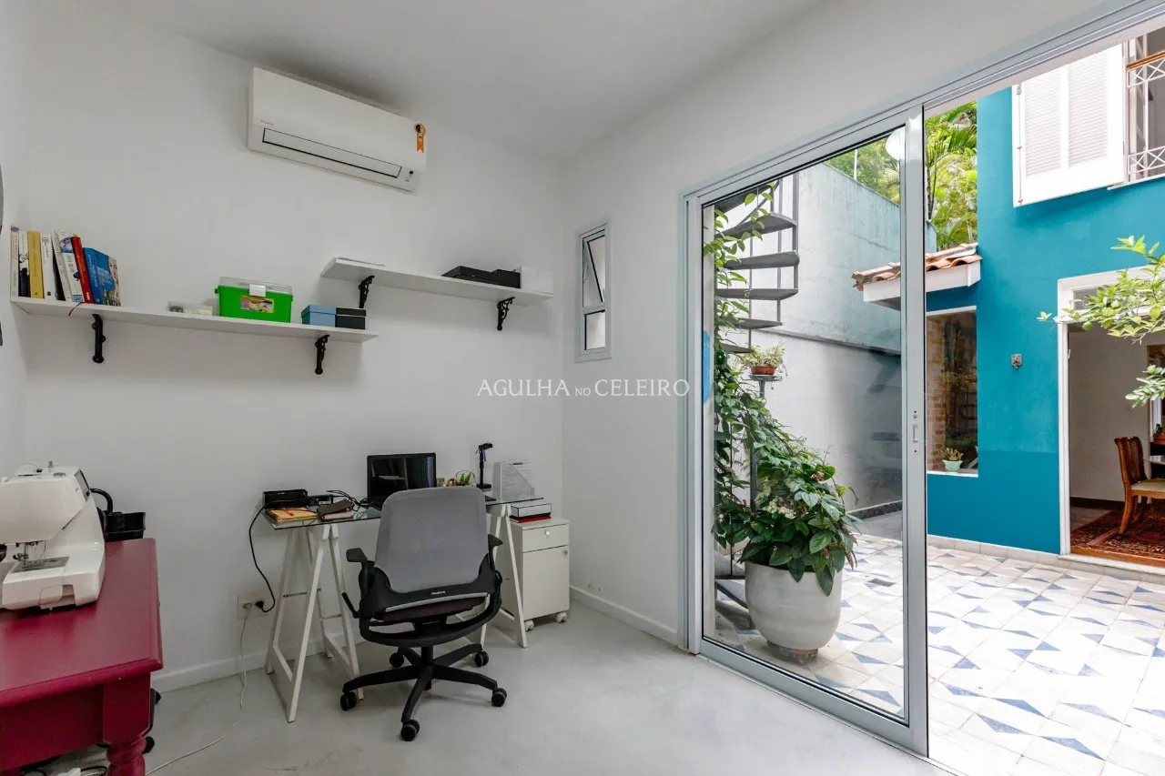Casa charmosa no Jardim Europa, na melhor localização do bairro. – 22180
