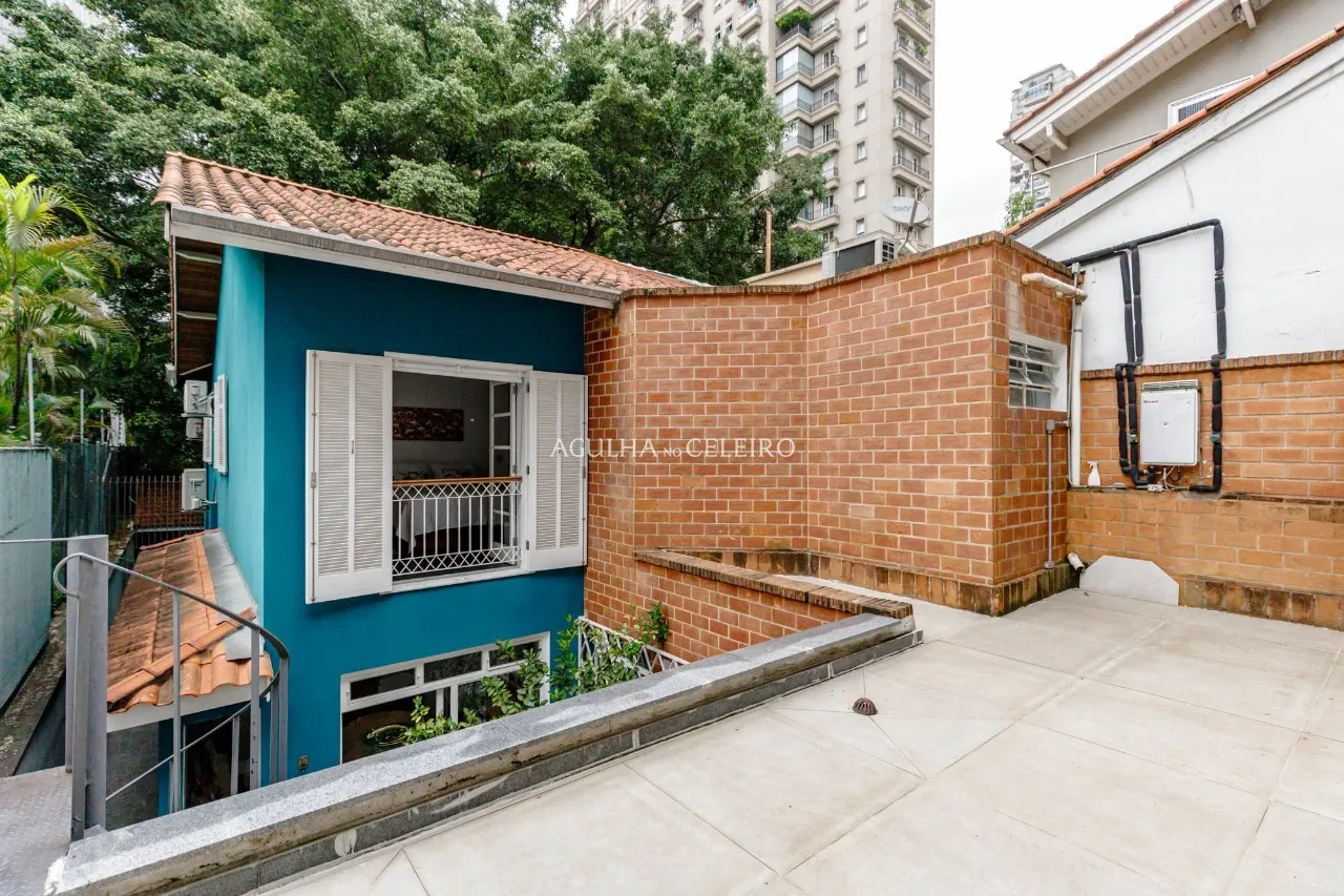 Casa charmosa no Jardim Europa, na melhor localização do bairro. – 22180