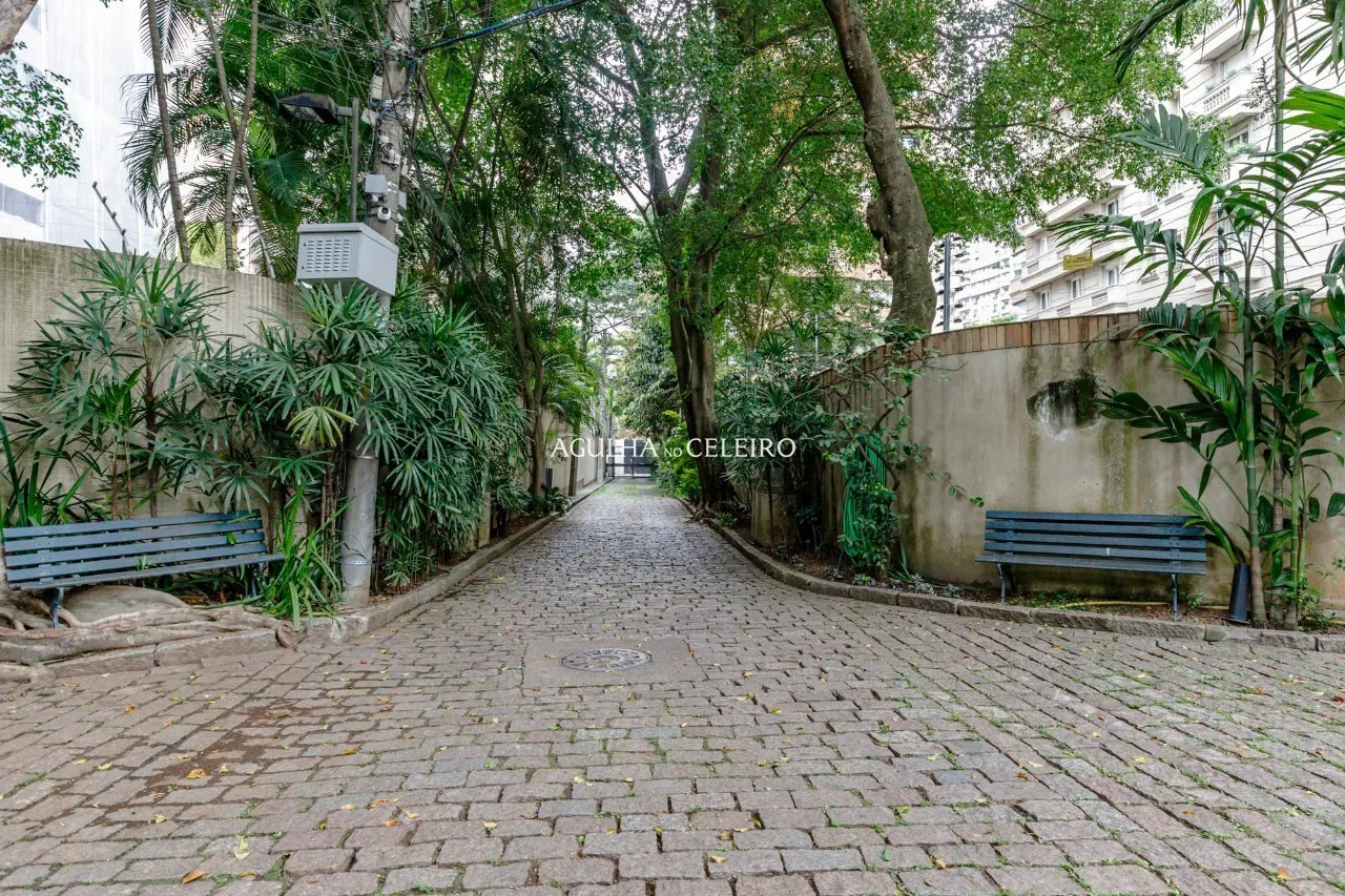 Casa charmosa no Jardim Europa, na melhor localização do bairro. – 22180