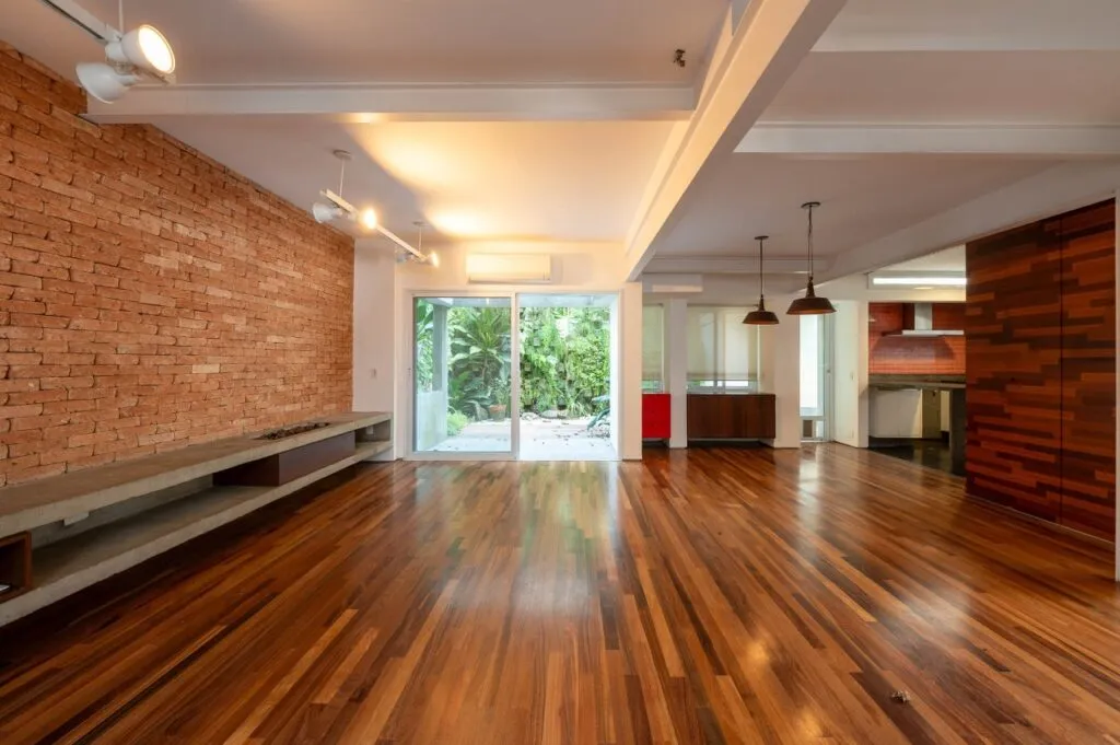 Casa Reformada no Jardim Paulistano com Churrasqueira e Ofurô – 22831