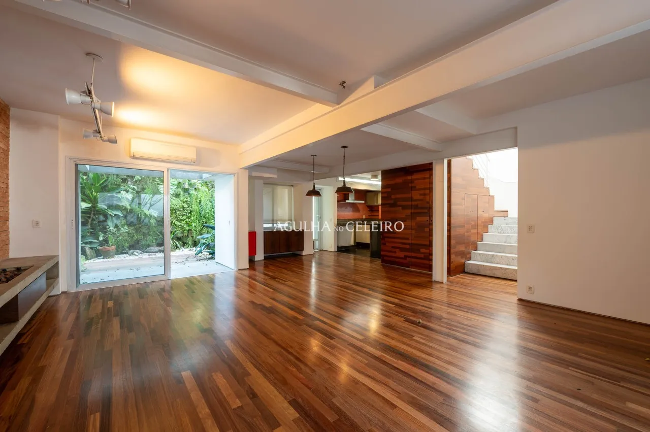 Casa Reformada no Jardim Paulistano com Churrasqueira e Ofurô – 22831