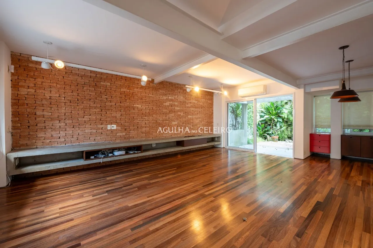Casa Reformada no Jardim Paulistano com Churrasqueira e Ofurô – 22831
