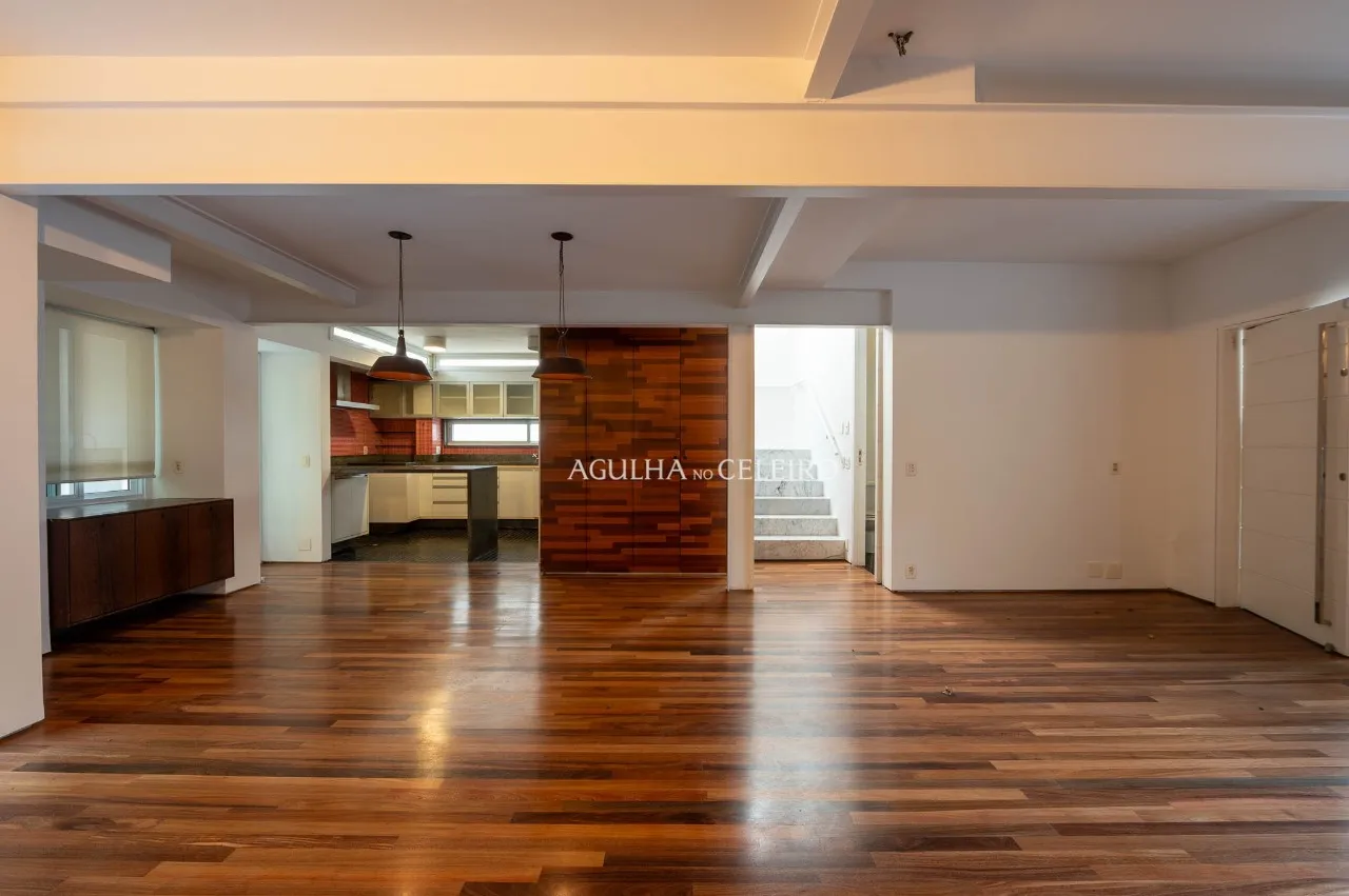 Casa Reformada no Jardim Paulistano com Churrasqueira e Ofurô – 22831