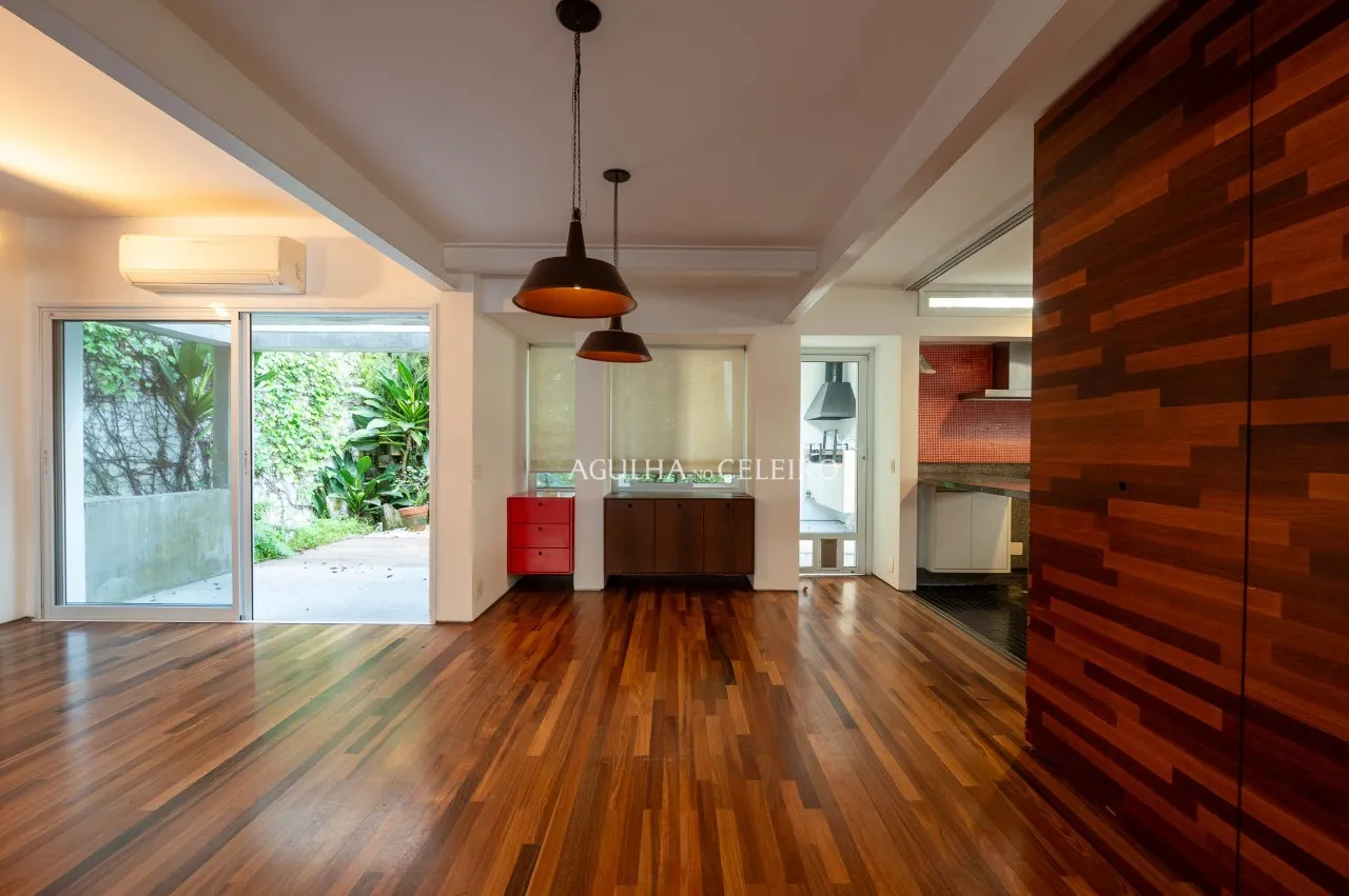 Casa Reformada no Jardim Paulistano com Churrasqueira e Ofurô – 22831