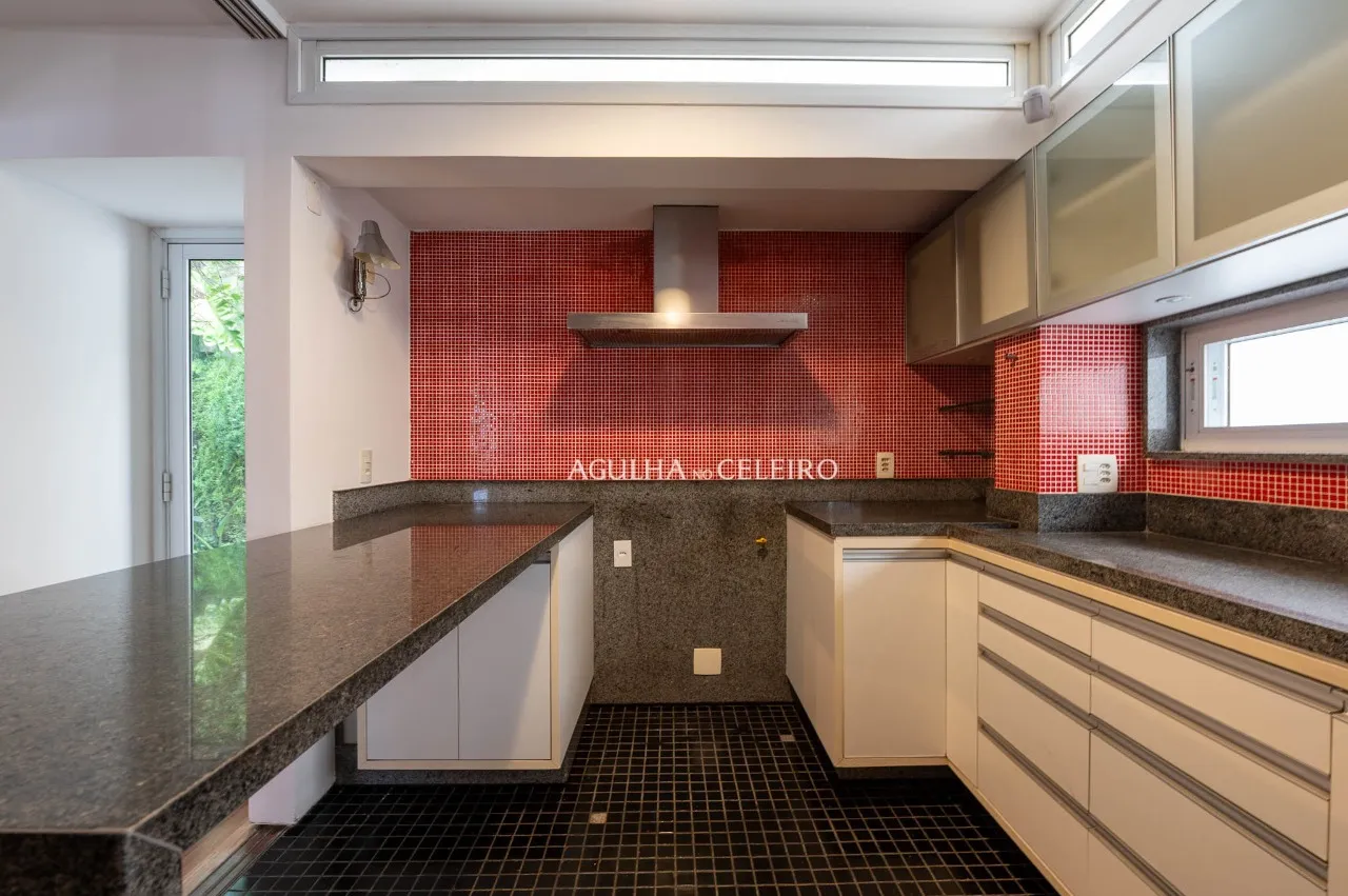 Casa Reformada no Jardim Paulistano com Churrasqueira e Ofurô – 22831