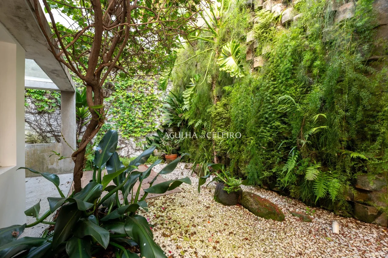 Casa Reformada no Jardim Paulistano com Churrasqueira e Ofurô – 22831