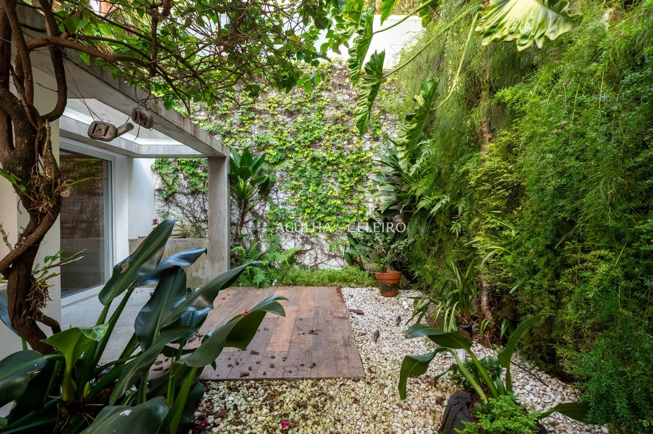 Casa Reformada no Jardim Paulistano com Churrasqueira e Ofurô – 22831