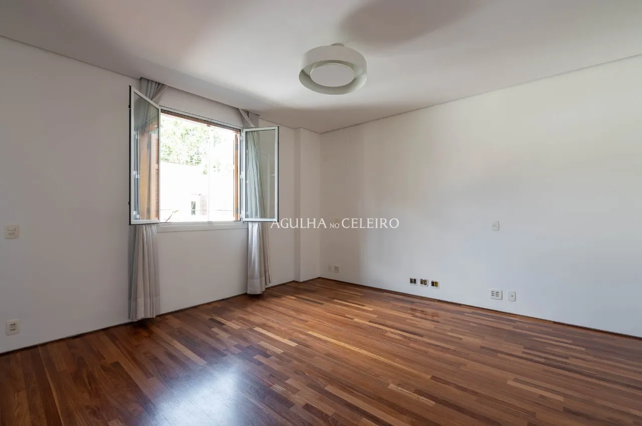 Casa Reformada no Jardim Paulistano com Churrasqueira e Ofurô – 22831