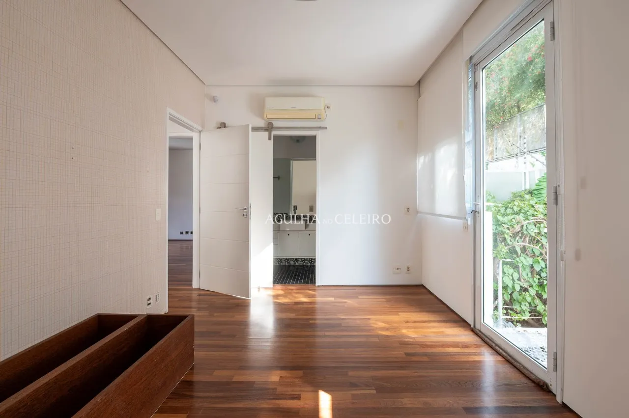 Casa Reformada no Jardim Paulistano com Churrasqueira e Ofurô – 22831