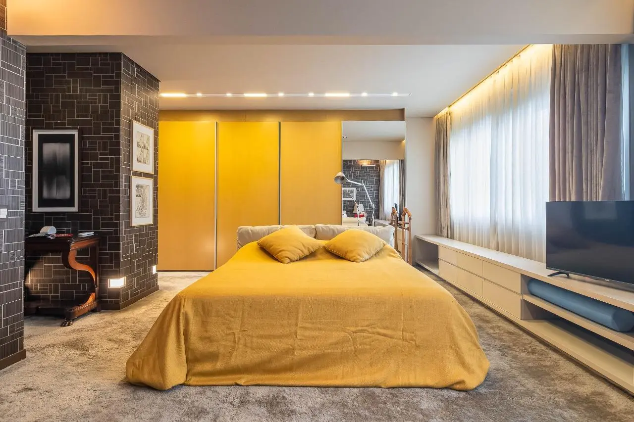 Apartamento modernista, com janelões, pé-direito alto e reforma recente, na parte baixa dos Jardins. – 22884