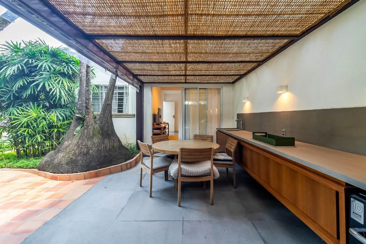 Casa térrea com jardim envolvente e atmosfera acolhedora em cada detalhe, na Vila Madalena. – 22886