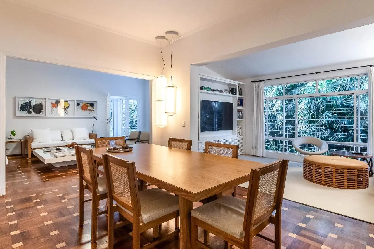 Casa térrea com jardim envolvente e atmosfera acolhedora em cada detalhe, na Vila Madalena. – 22886