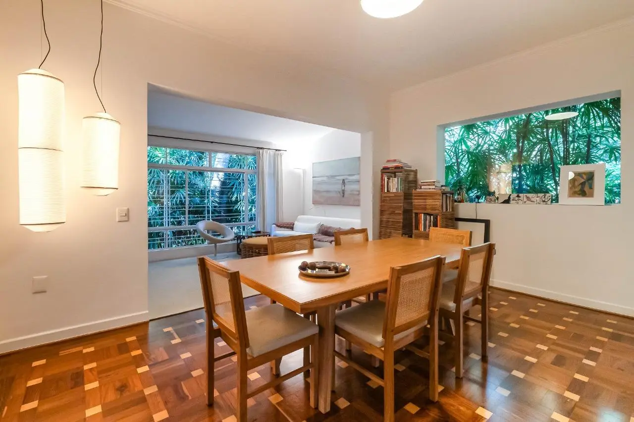 Casa térrea com jardim envolvente e atmosfera acolhedora em cada detalhe, na Vila Madalena. – 22886
