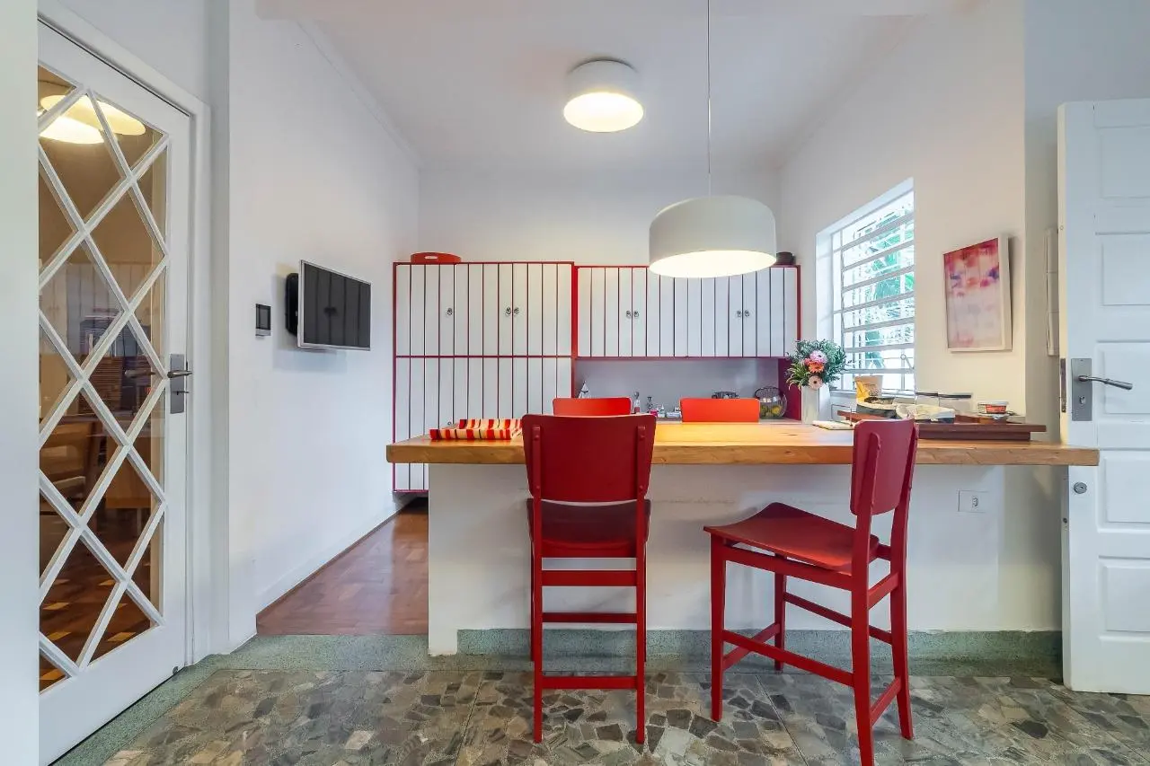 Casa térrea com jardim envolvente e atmosfera acolhedora em cada detalhe, na Vila Madalena. – 22886