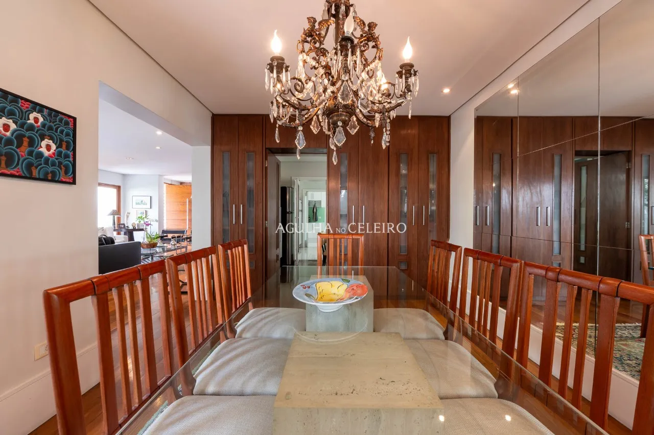 Casa com ambientes integrados e um jardim para viver ao ar livre no Morumbi. – 22891