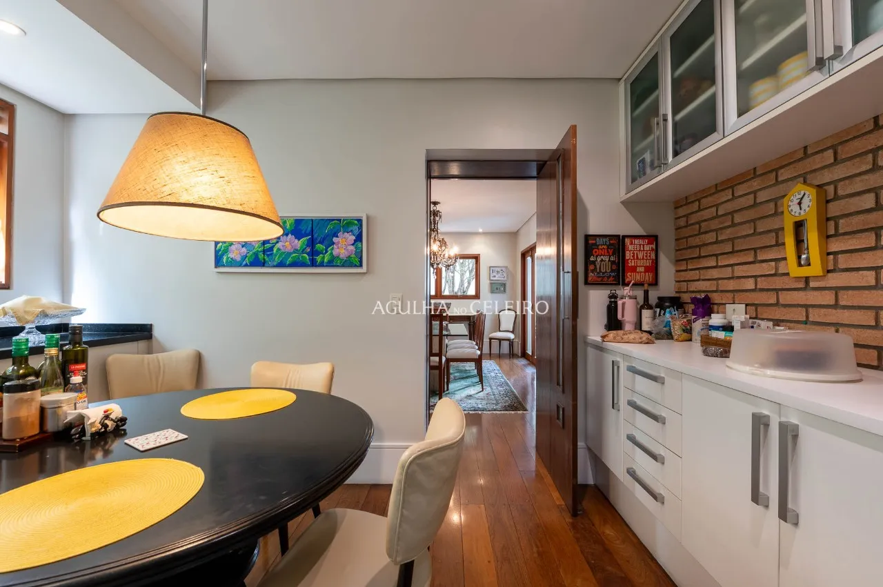 Casa com ambientes integrados e um jardim para viver ao ar livre no Morumbi. – 22891