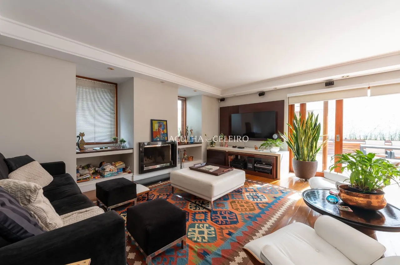 Casa com ambientes integrados e um jardim para viver ao ar livre no Morumbi. – 22891