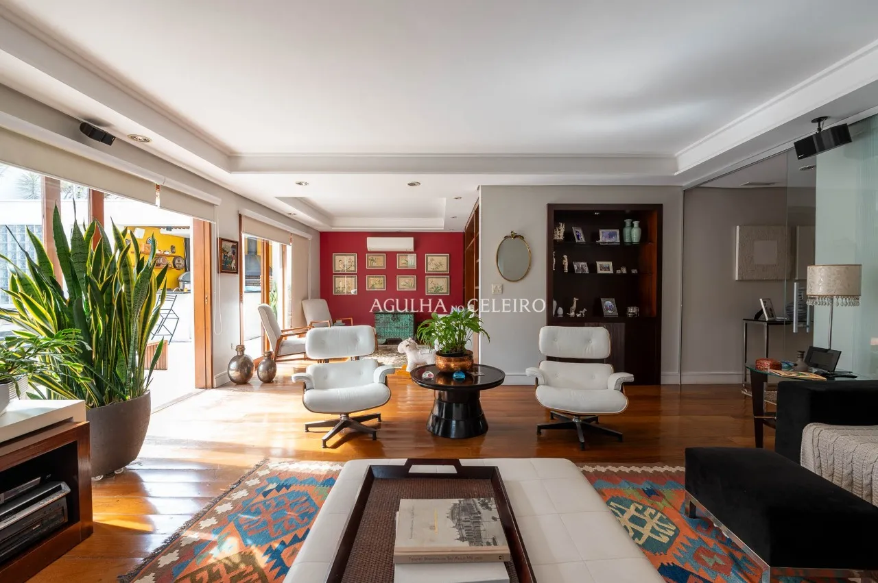 Casa com ambientes integrados e um jardim para viver ao ar livre no Morumbi. – 22891