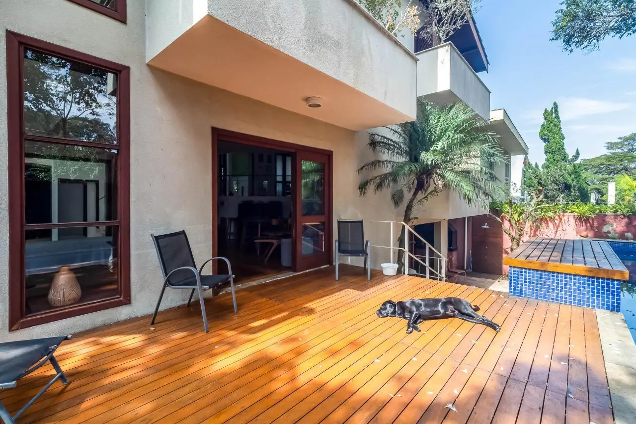 Casa para atualizar e criar novos capítulos em família, cercada pelo verde do Alto de Pinheiros. – 22892