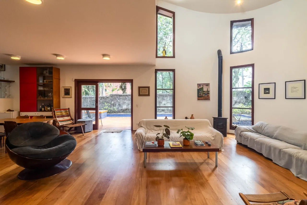 Casa para atualizar e criar novos capítulos em família, cercada pelo verde do Alto de Pinheiros. – 22892