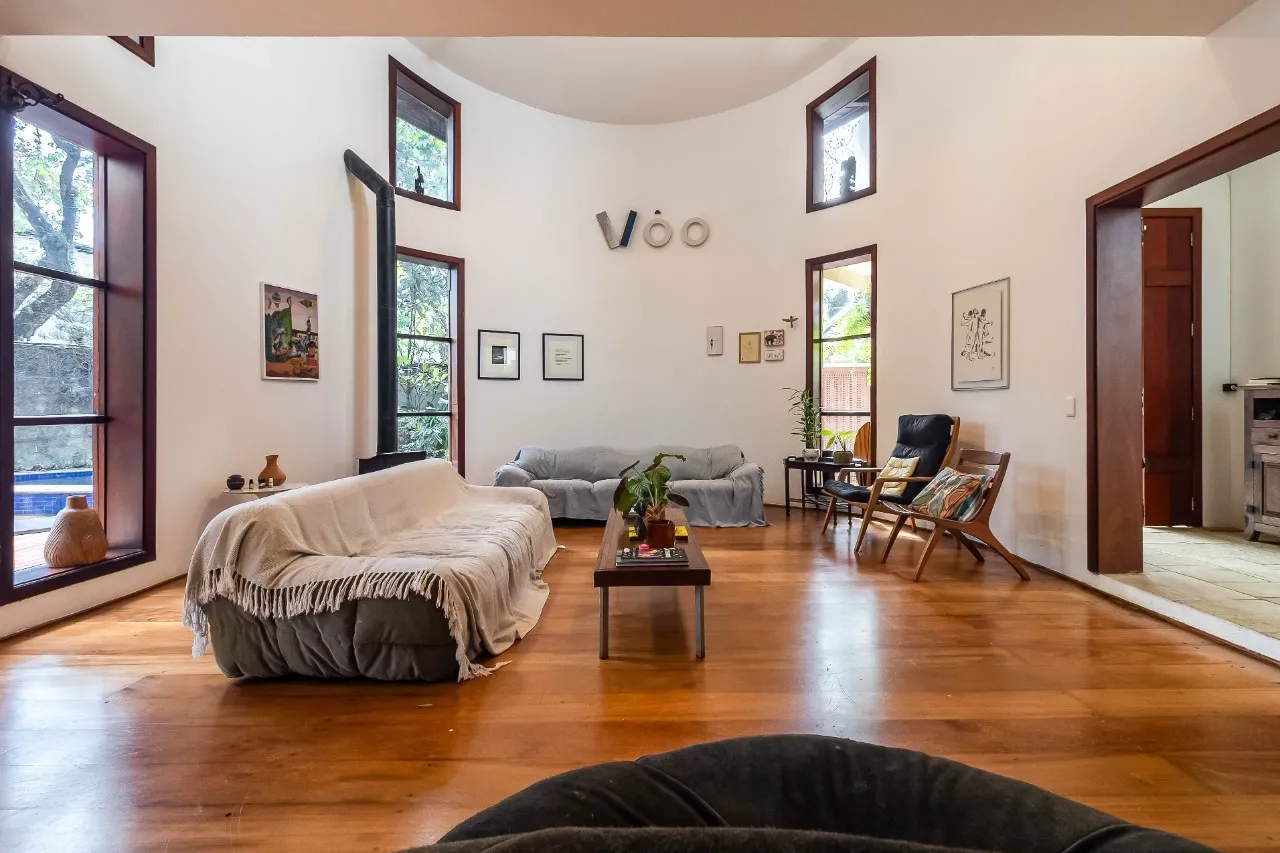 Casa para atualizar e criar novos capítulos em família, cercada pelo verde do Alto de Pinheiros. – 22892
