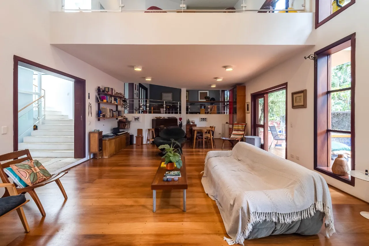 Casa para atualizar e criar novos capítulos em família, cercada pelo verde do Alto de Pinheiros. – 22892