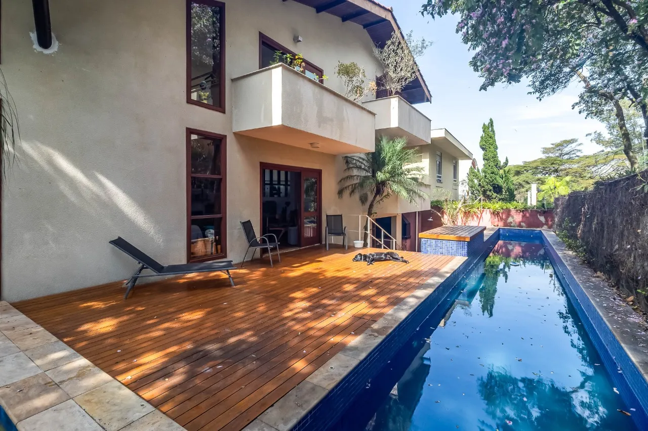 Casa para atualizar e criar novos capítulos em família, cercada pelo verde do Alto de Pinheiros. – 22892