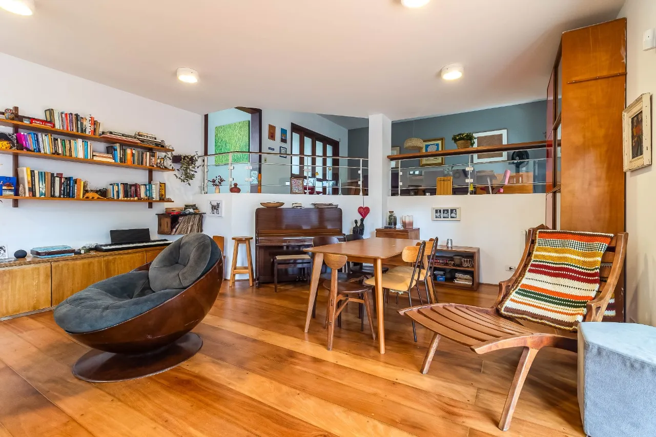Casa para atualizar e criar novos capítulos em família, cercada pelo verde do Alto de Pinheiros. – 22892