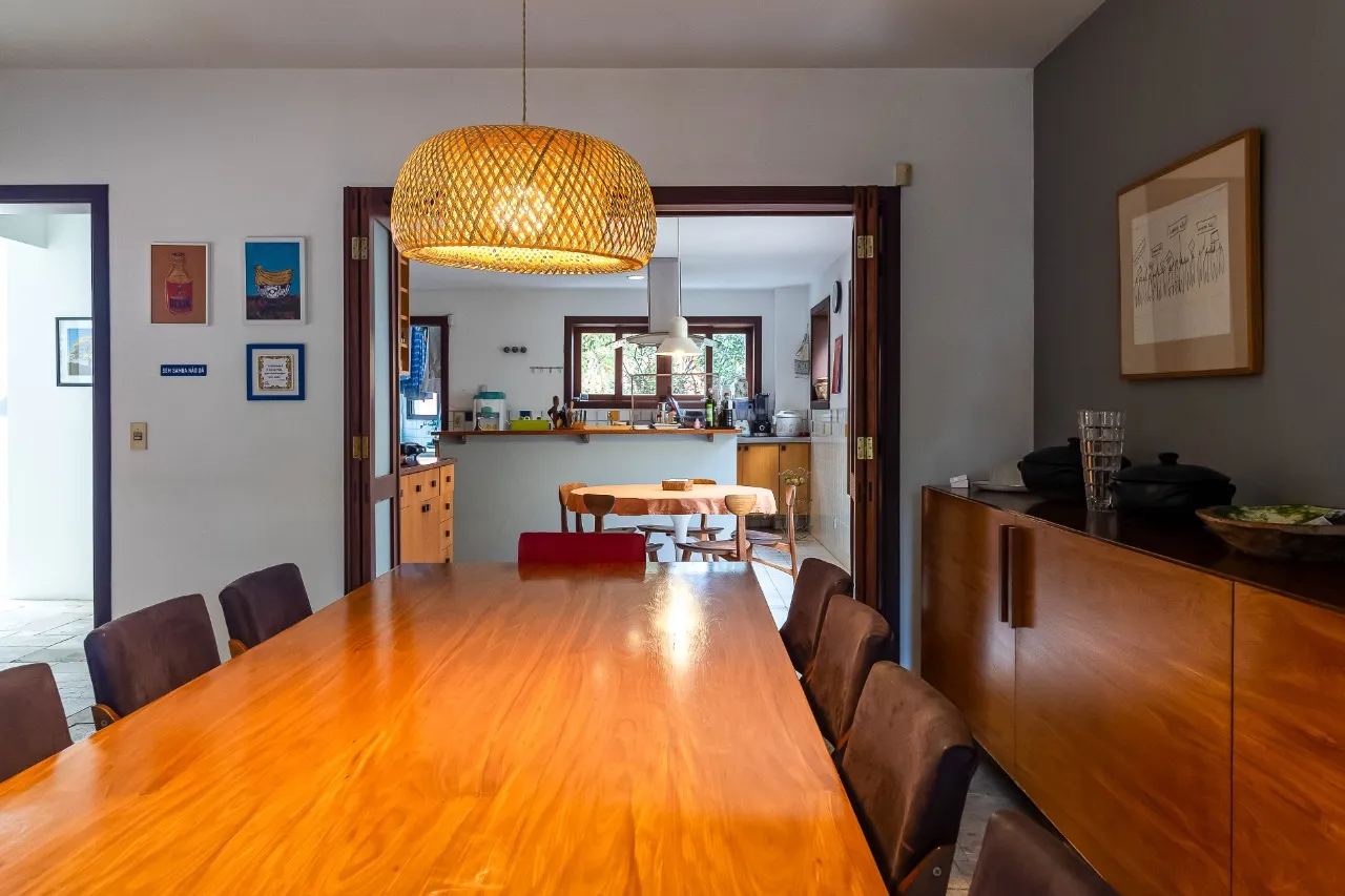 Casa para atualizar e criar novos capítulos em família, cercada pelo verde do Alto de Pinheiros. – 22892