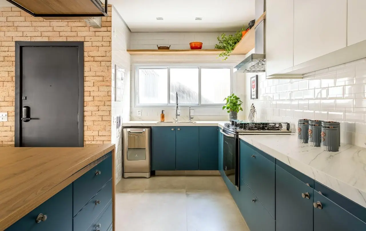 Apartamento com jeito de casa, janelão e varanda para receber os amigos e viver bem em Pinheiros. – 22893