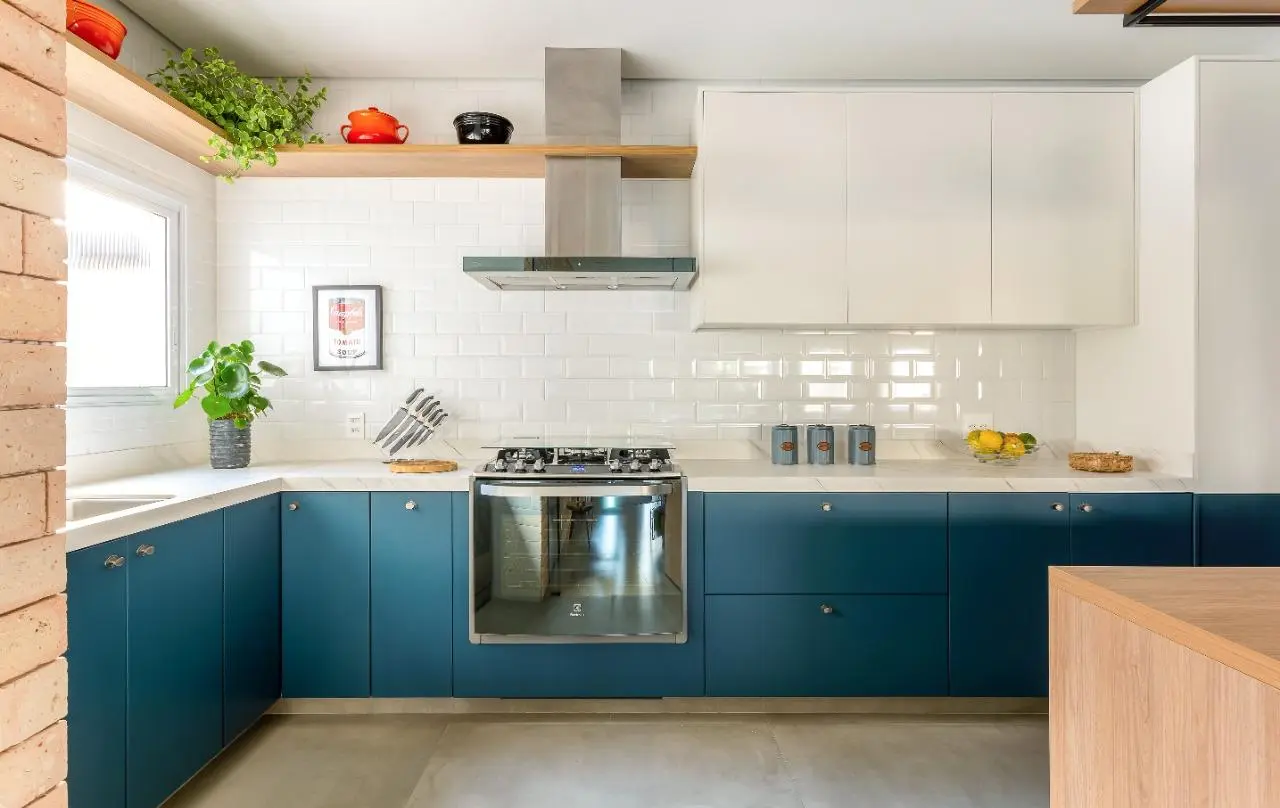 Apartamento com jeito de casa, janelão e varanda para receber os amigos e viver bem em Pinheiros. – 22893