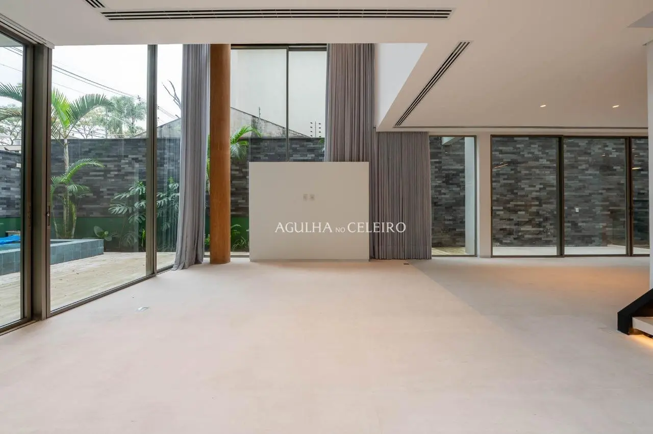 Casa à venda em condomínio em Moema. – 22896