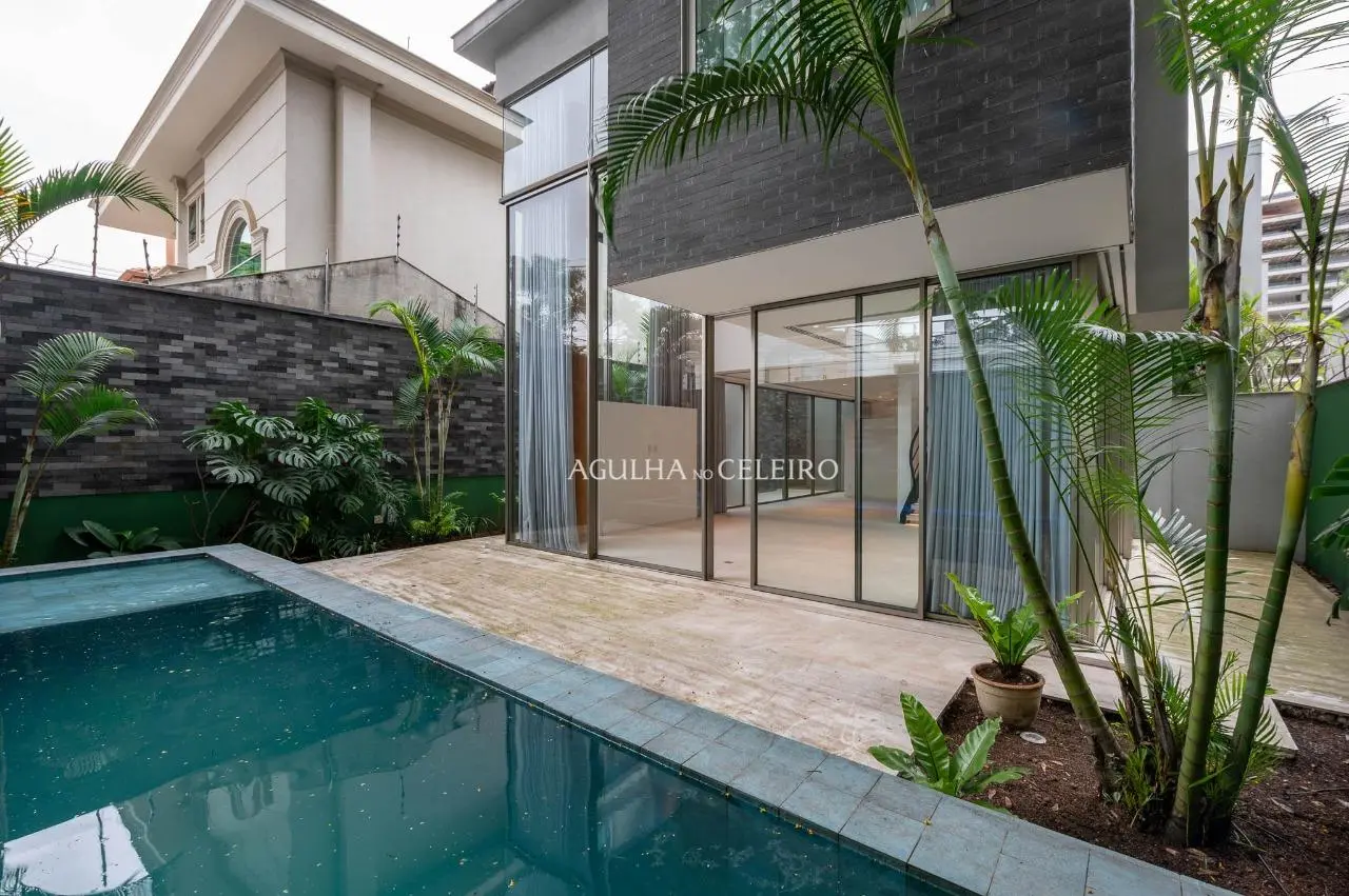 Casa à venda em condomínio em Moema. – 22896