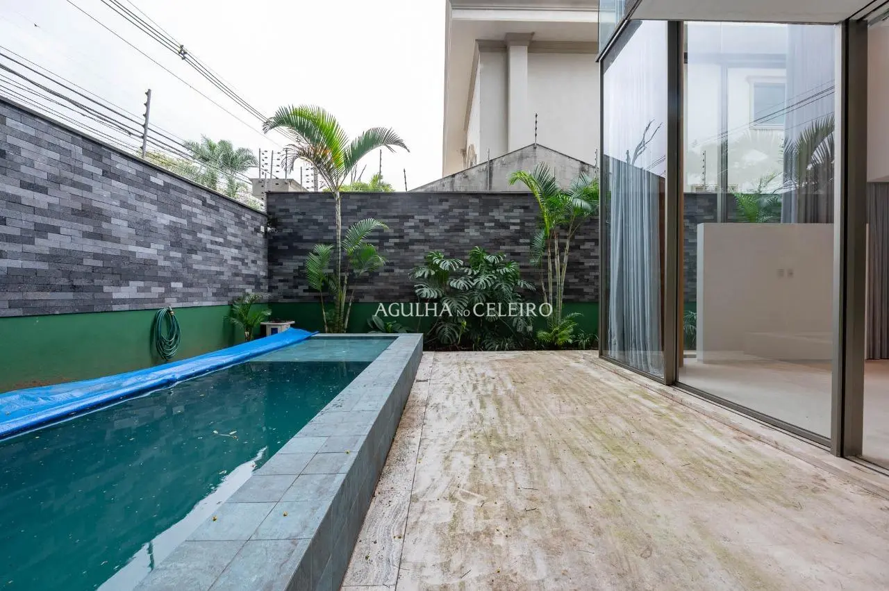 Casa à venda em condomínio em Moema. – 22896
