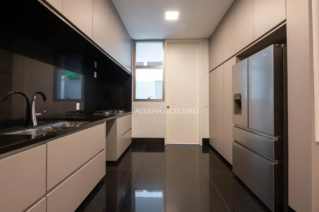 Casa à venda em condomínio em Moema. – 22896